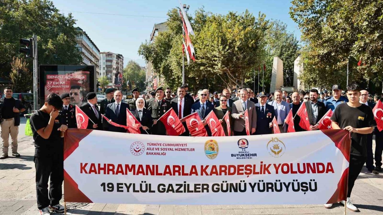 Denizli’de Gaziler "Kahramanlarla Kardeşlik Yolunda" yürüyüşü gerçekleştirdi