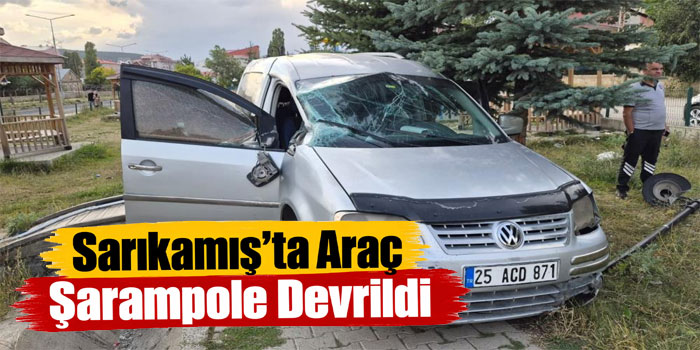 Sarıkamış’ta hafif ticari araç şarampole devrildi: 2 yaralı