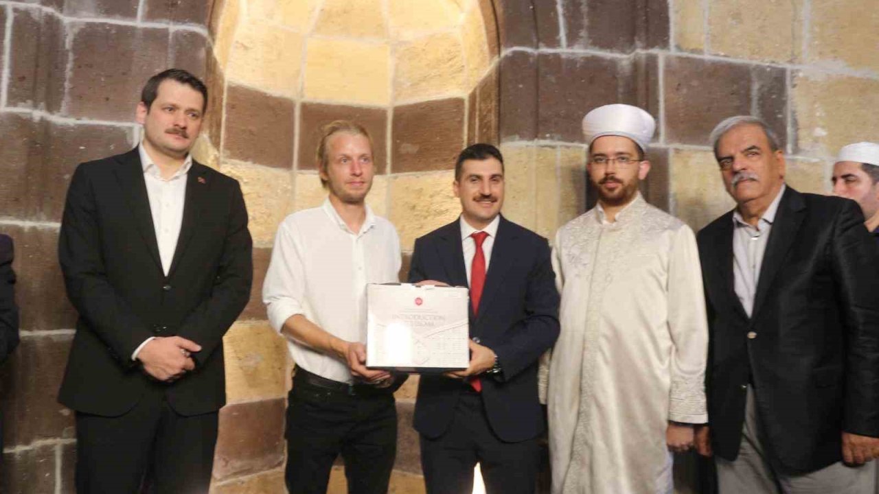 Letonyalı turist Van’da Müslüman oldu: Andyejs adını "Veysel" olarak değiştirdi