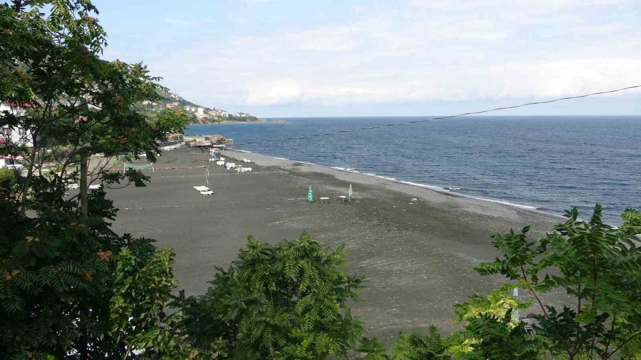 Doğu Karadeniz’de plaj işletmecileri son 10 yılın en kötü sezonunu yaşadıklarını açıkladı