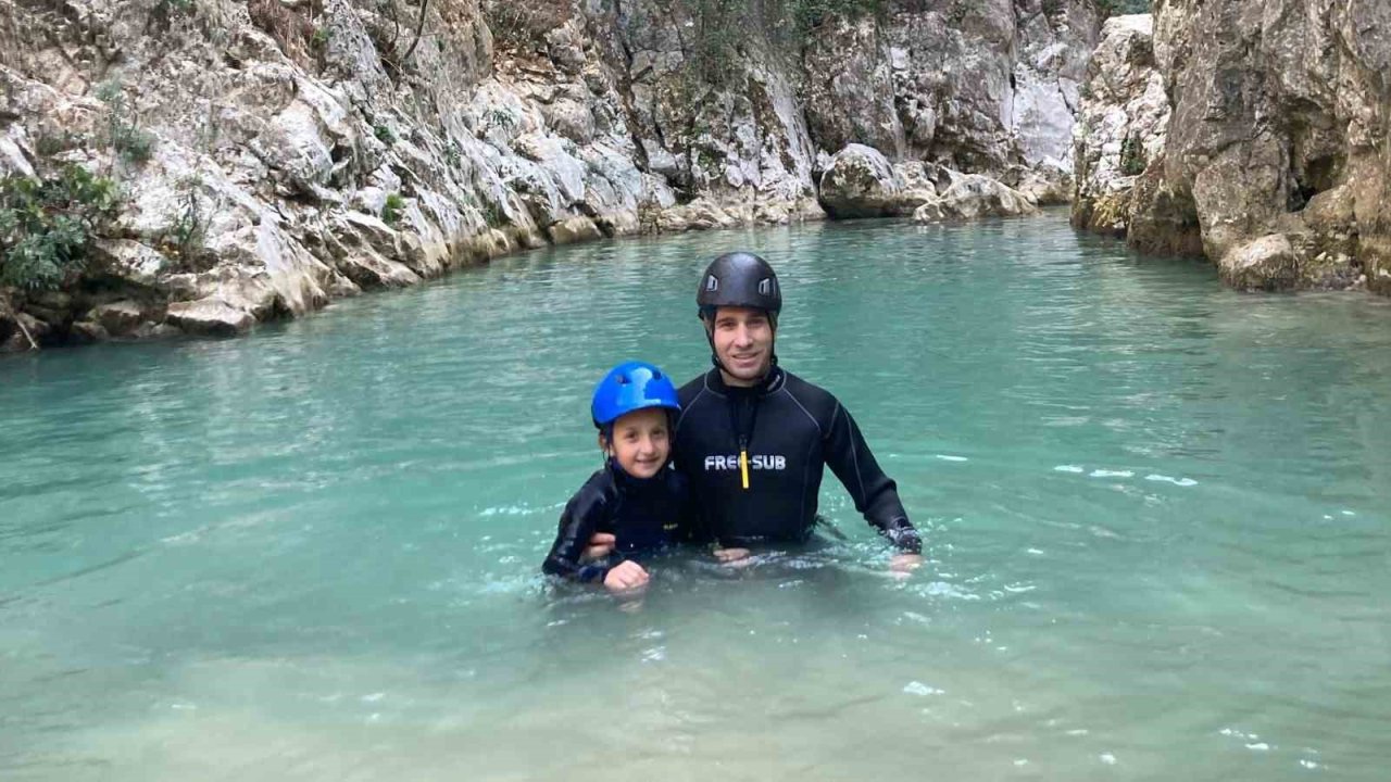 Bursa’nın en genç kanyoncusu: 8 yaşındaki Asya, Abadiye Kanyonu’nu geçti