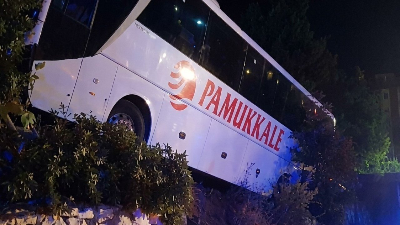 Kırkağaç’ta yolcu otobüsü kaza yaptı: 18 yaralı