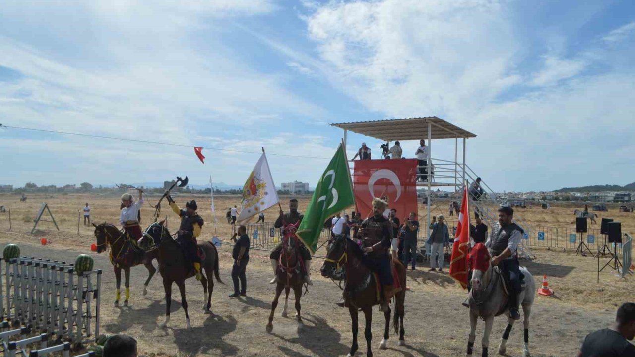 Ayvalık’ta rahvan at yarışlarında 100 at piste çıktı