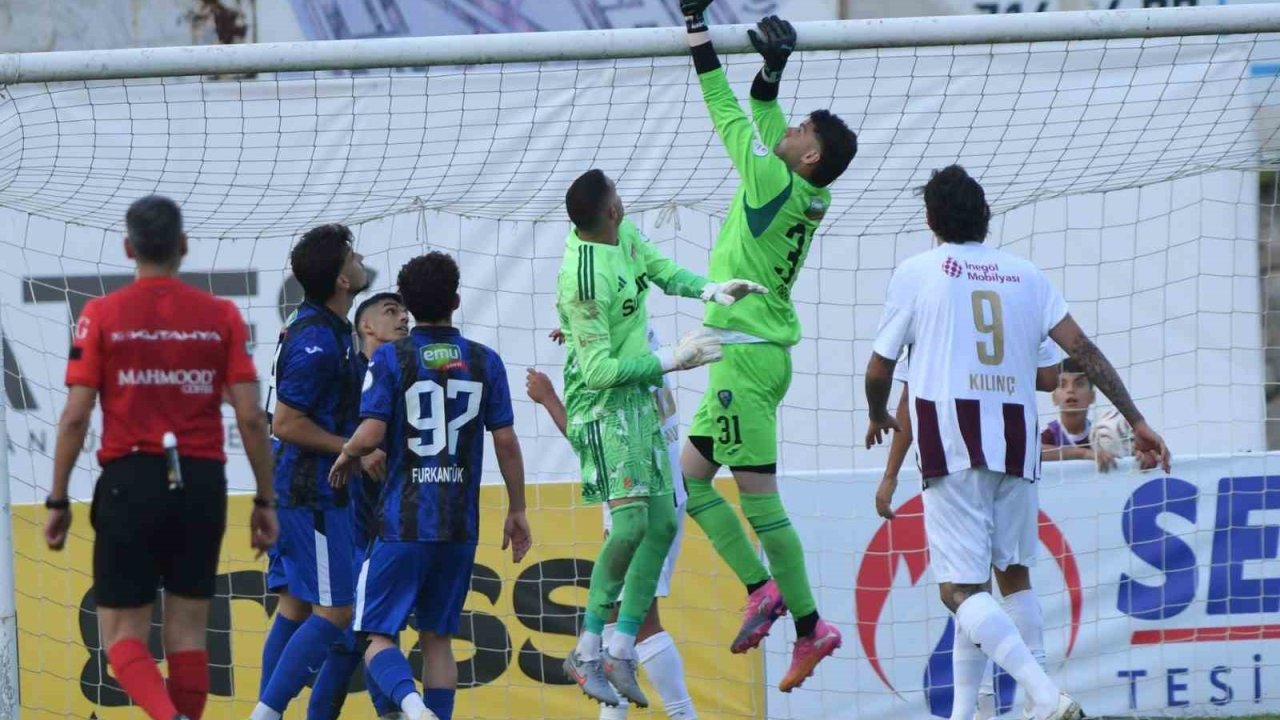 TFF 2. Lig: İnegölspor: 0 - Karacabey Belediyespor: 1