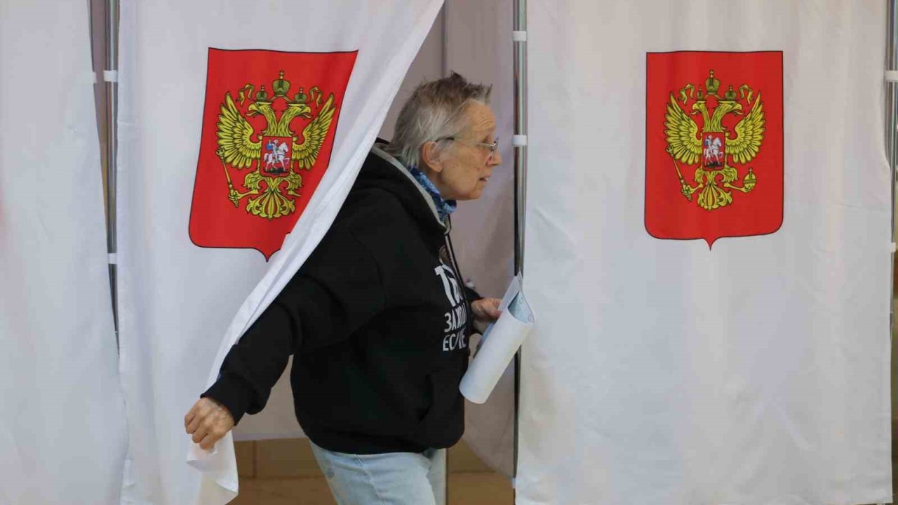 Rusya’daki parlamento seçimlerinin resmi olmayan ilk sonuçlarına göre Putin’in partisi birinci sırada