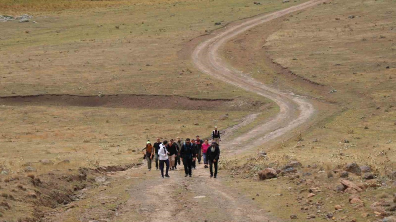 Üç ilin kesiştiği noktada muhteşem rota: Bulutların altında 15 kilometrelik yolculuk
