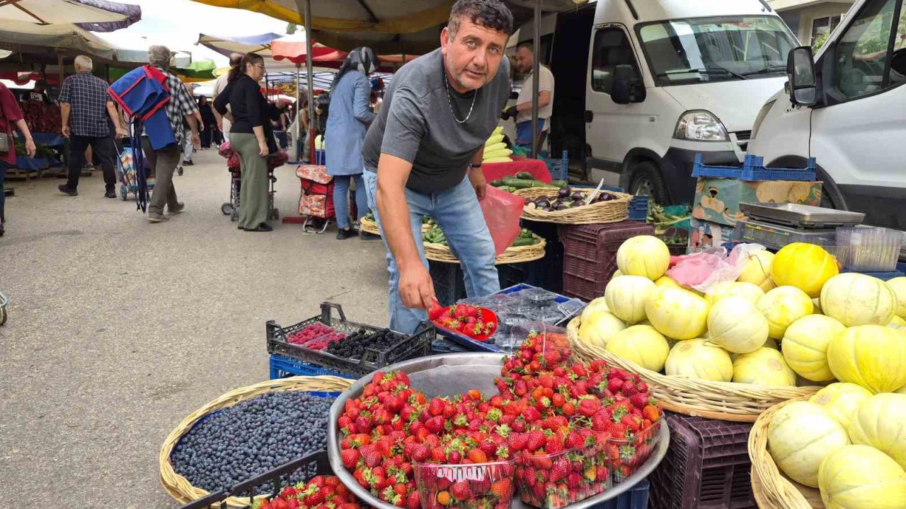 Sonbahar geldi ama pazar tezgahları yazdan kalma