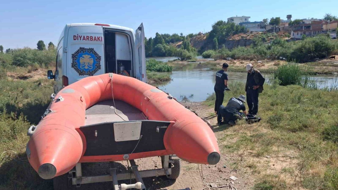 Dicle Nehrinde mahsur kalan 52 küçükbaş hayvan 3 gün sonra kurtarıldı