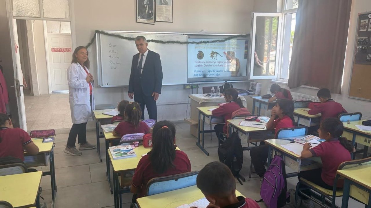 Söke İlçe Milli Eğitim Müdürü Uğurlu, öğrencilerin yeni dönem heyecanına ortak oldu