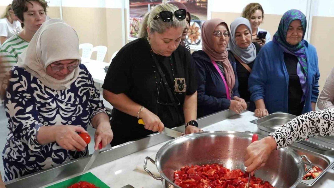 Geleneksel tarhana atölyesine yoğun ilgi