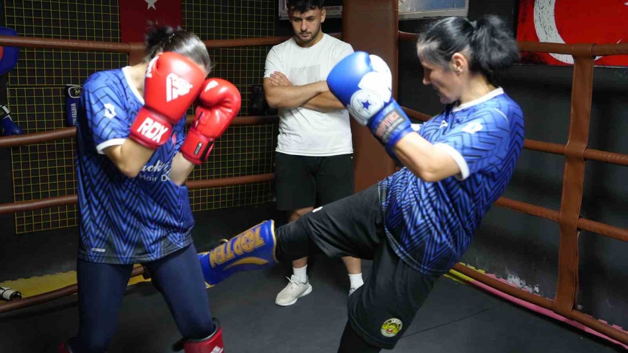 Anne ve iki kızı aynı ringde şampiyonluk için çalışıyor