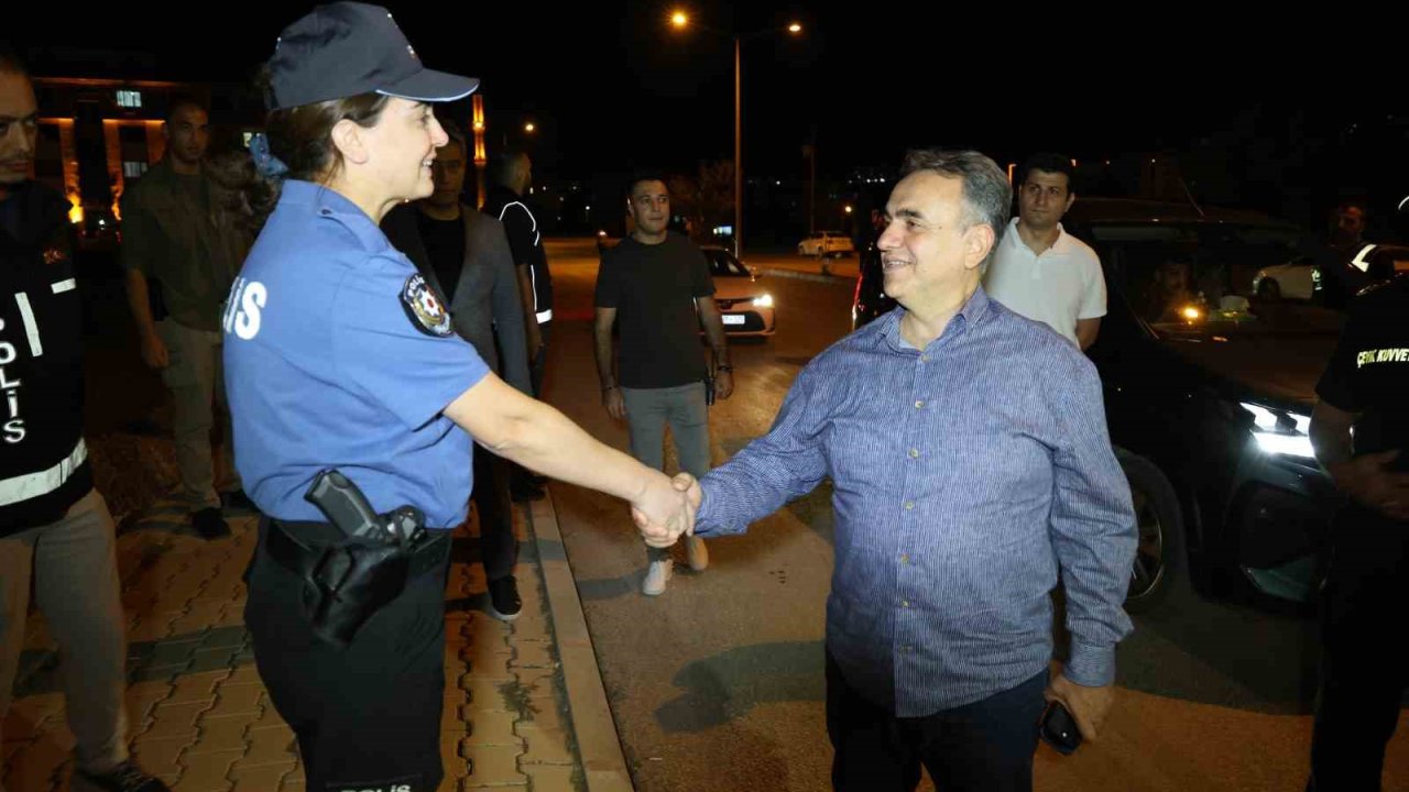 Elazığ Emniyet Müdürü Karan, öğrenci yurt çevresini inceledi, aydınlatma eksikliği için görüşme yaptı