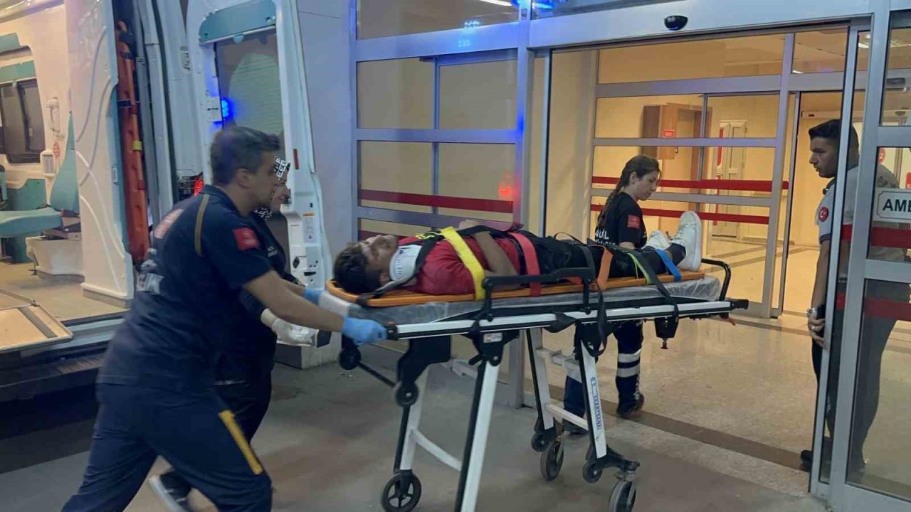 Motosiklet ile otomobil çarpıştı: 1 yaralı