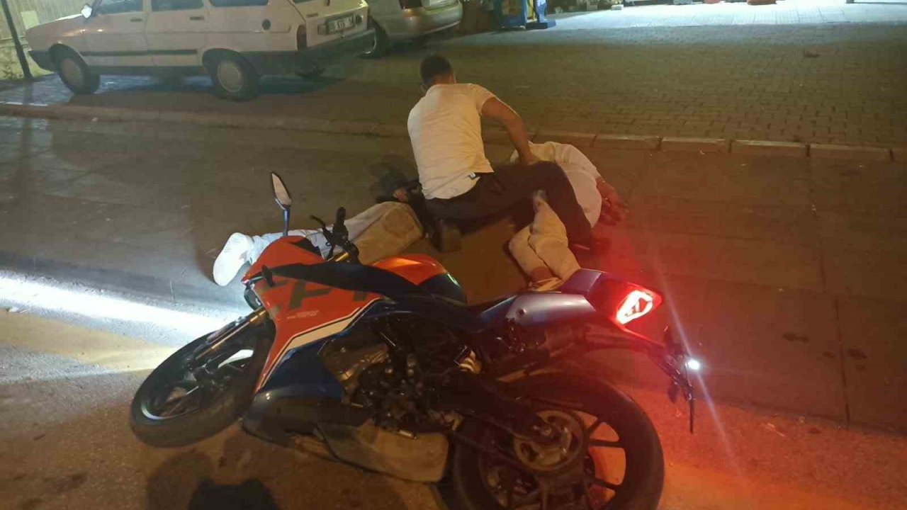 Keçiören’de motosiklet çalan 2 hırsız kamerada