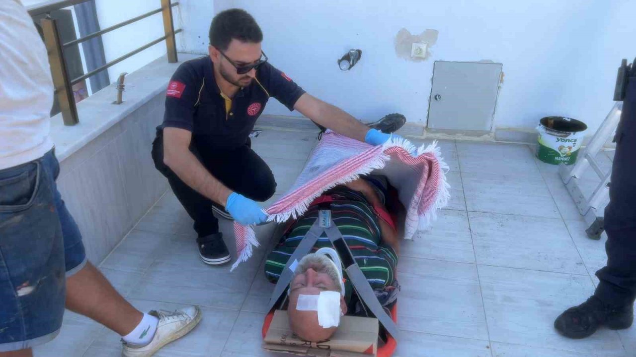 Bursa’da tadilat sırasında balkona düşen işçi yaralandı