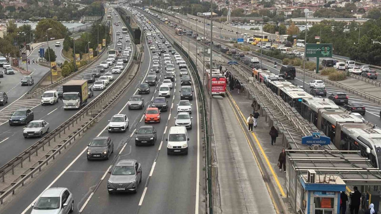 Megakent güne trafikle uyandı: Trafik yoğunluğu yüzde 71’e ulaştı