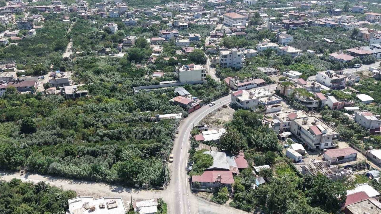 HBB’den Samandağ Sutaşı’nda 1,1 kilometrelik yolda beton asfalt çalışması