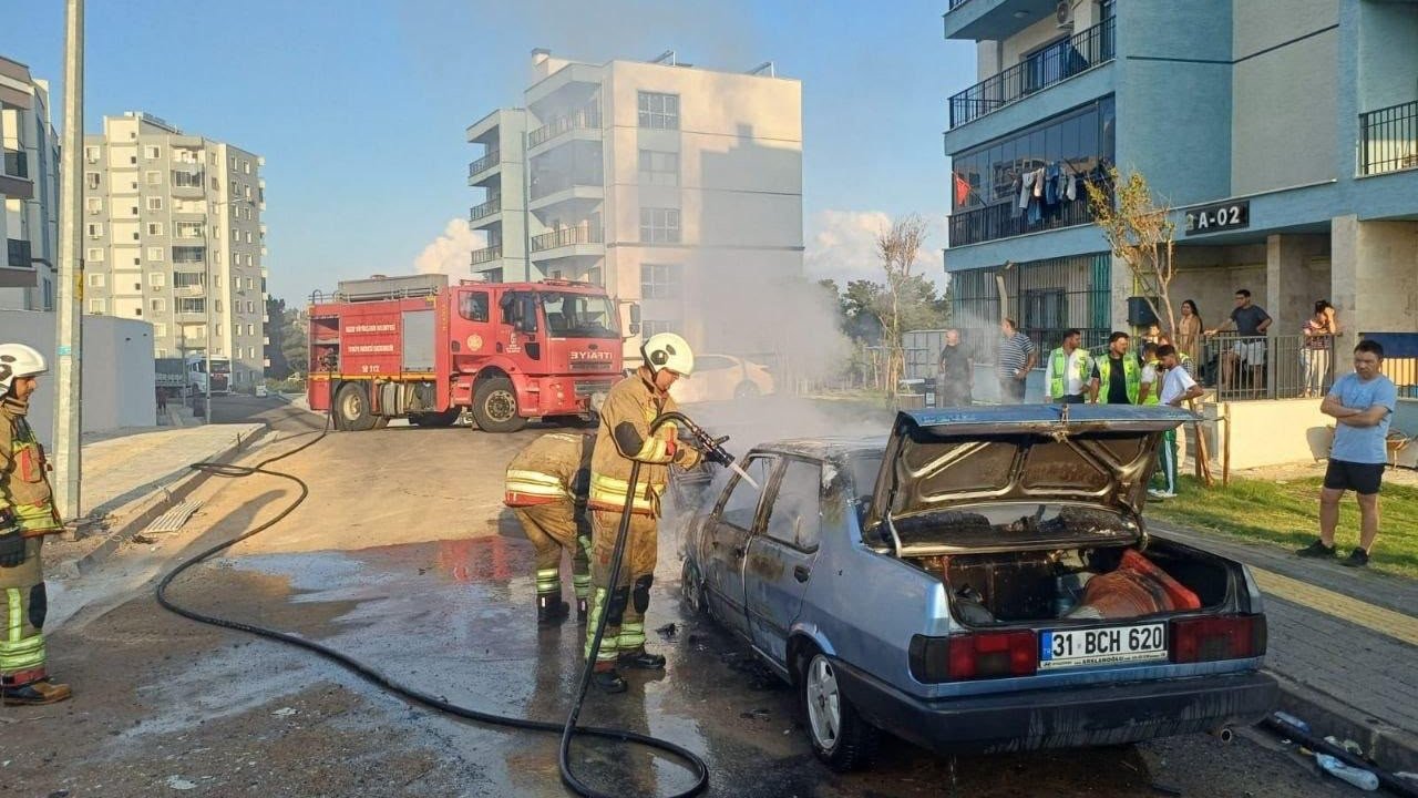 İskenderun’da Tofaş alevlere teslim oldu