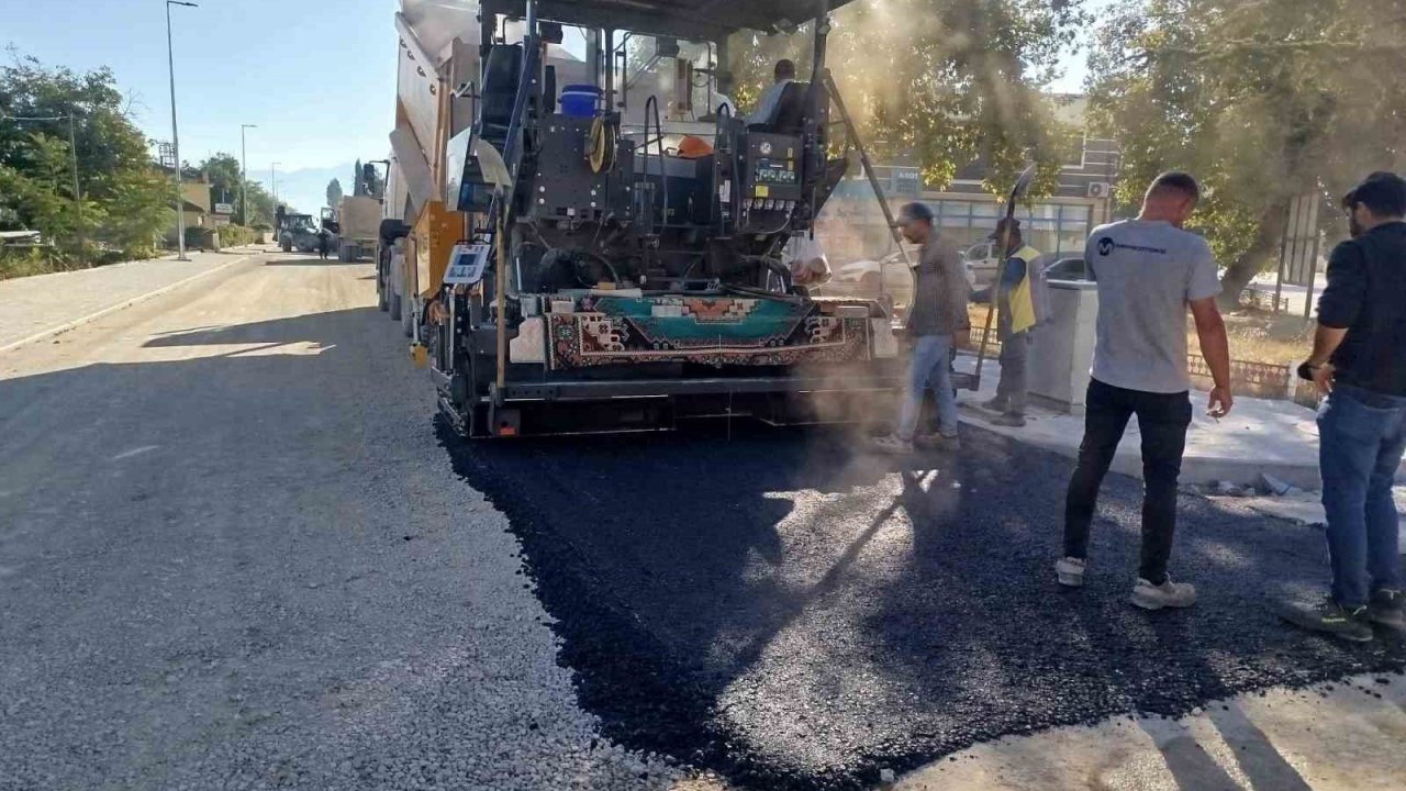 Çivril’de 20 yıllık bekleyişin ardından yol hizmete açıldı