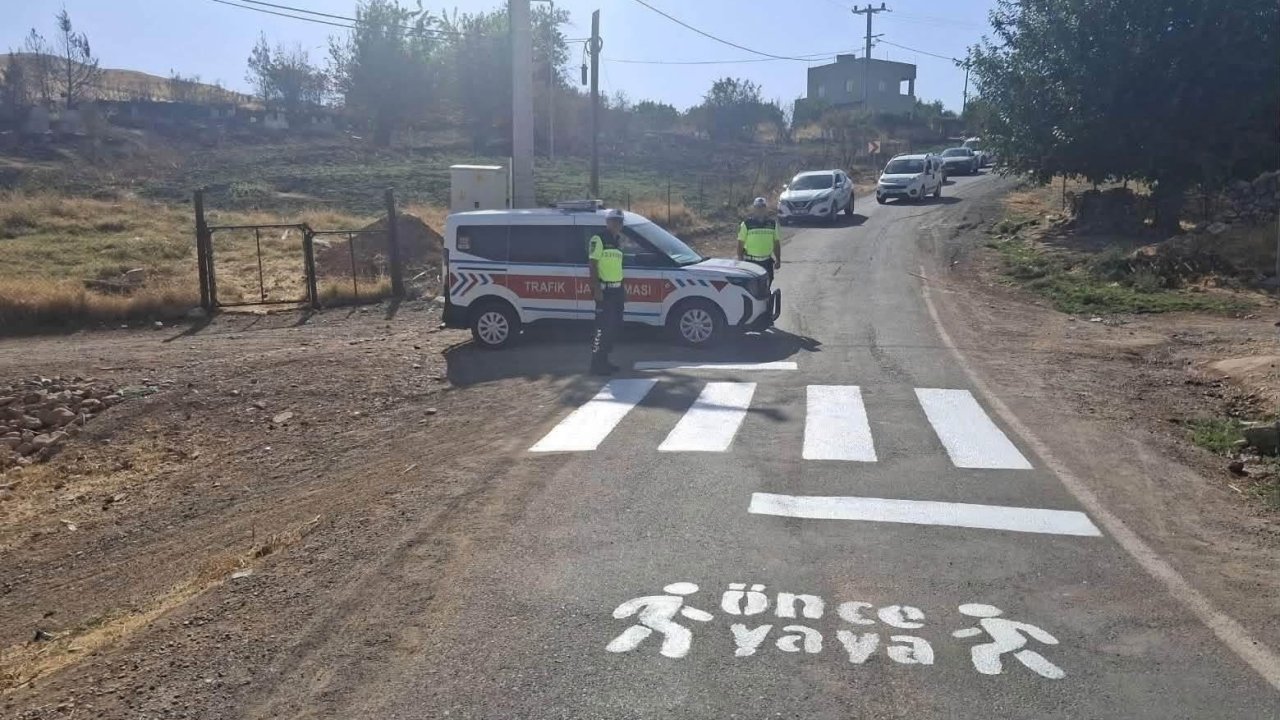 Kurtalan’da okul önlerinde yaya geçidi çalışması