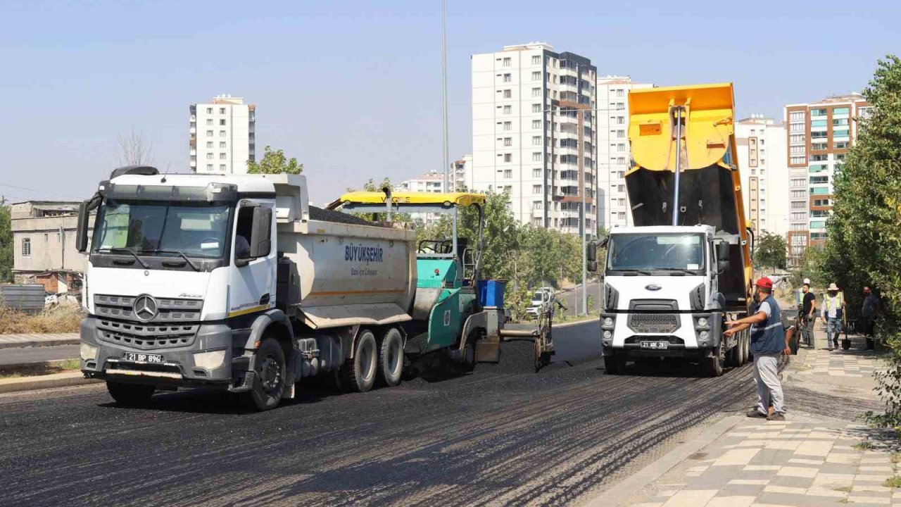 Kayapınar ve Bağlar’da 2 cadde 10 bin 400 ton asfaltla yenilendi