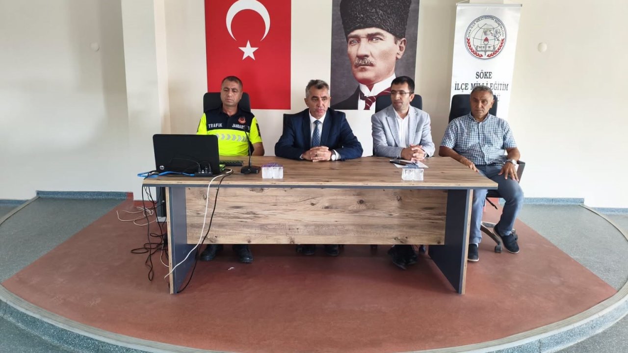 Söke’de öğrenci servis şoförleri ve rehber personele trafik eğitimi