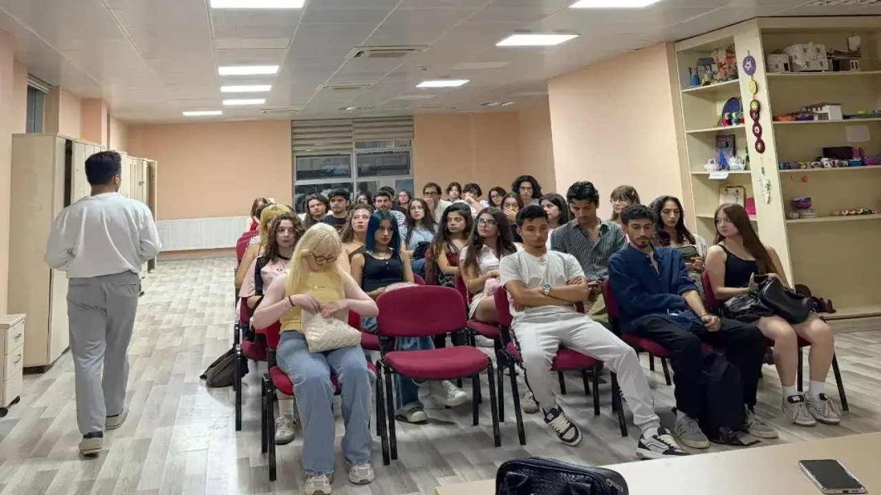 Menteşe’de gençler tiyatro eğitimleriyle sahneye hazırlanıyor
