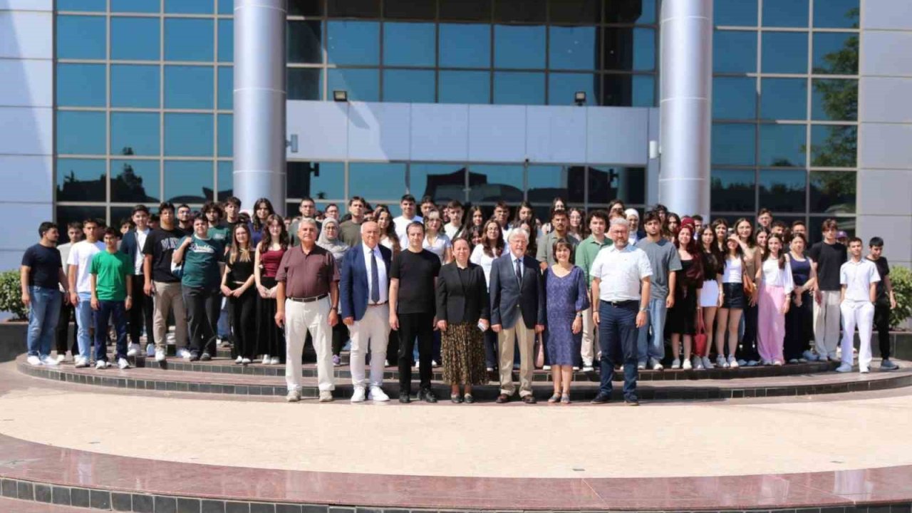 ADÜ öğrencileri Tıp Fakültesi’ndeki eğitimlerine başladı