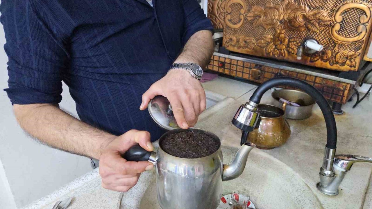 Çayın lezzet sırrı ortaya çıktı: 45 dakika bekletiyorlar, bayatlamıyor