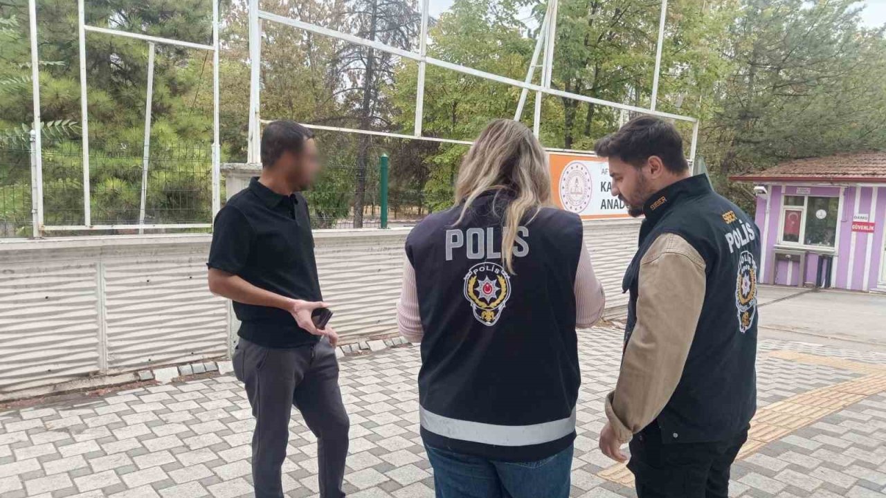 Polisten okul çevrelerinde huzur ve asayiş denetimi