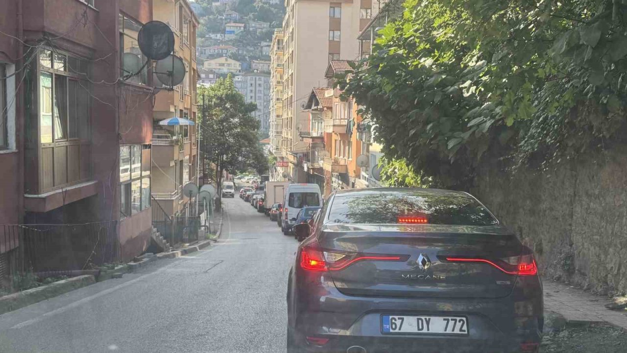 Metrelerce araç kuyruğu oluştu, sürücüler zor anlar yaşadı