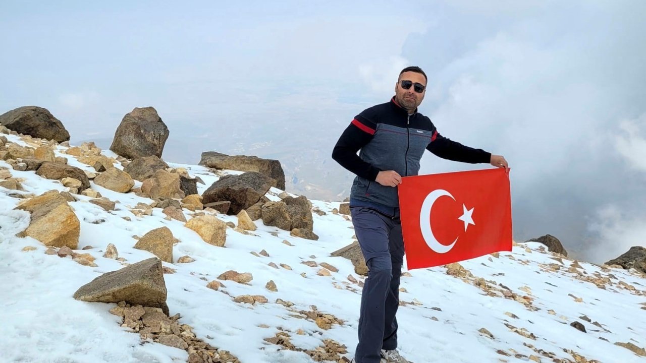 4 bin 811 metrelik Savalan Dağı zirvesine tırmanış