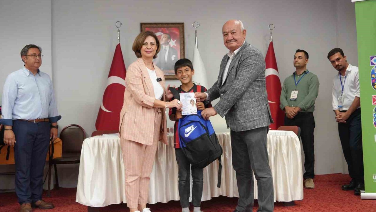 Büyükşehir öğrencilerin yüzünü güldürdü