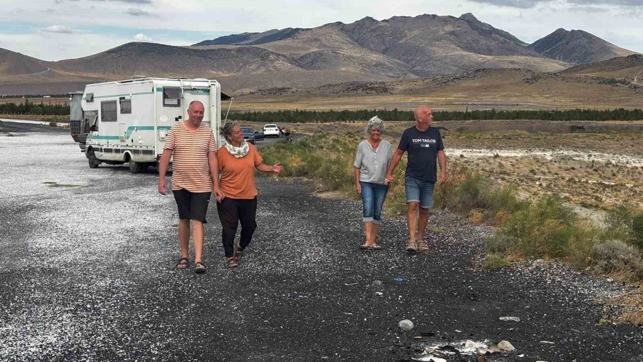 Alman turistler Karapınar’da kamp yaptı