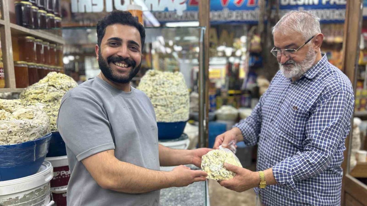Van’ın meşhur otlu küp peyniri tezgâhlardaki yerini almaya başladı