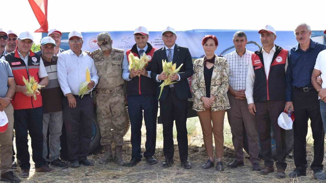 Tuşba’da "Silajlık Mısır Hasadı Tarla Günü" düzenlendi
