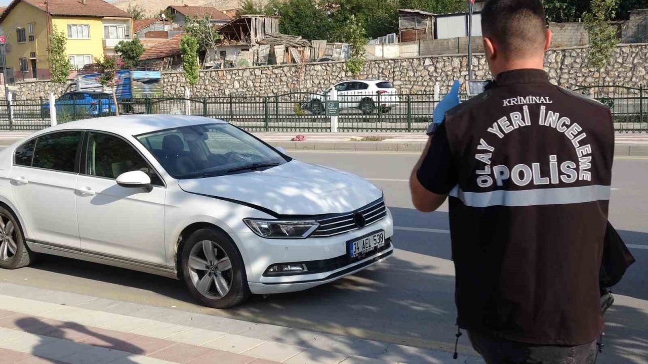 Otomobilin çarptığı yaşlı adam hayatını kaybetti
