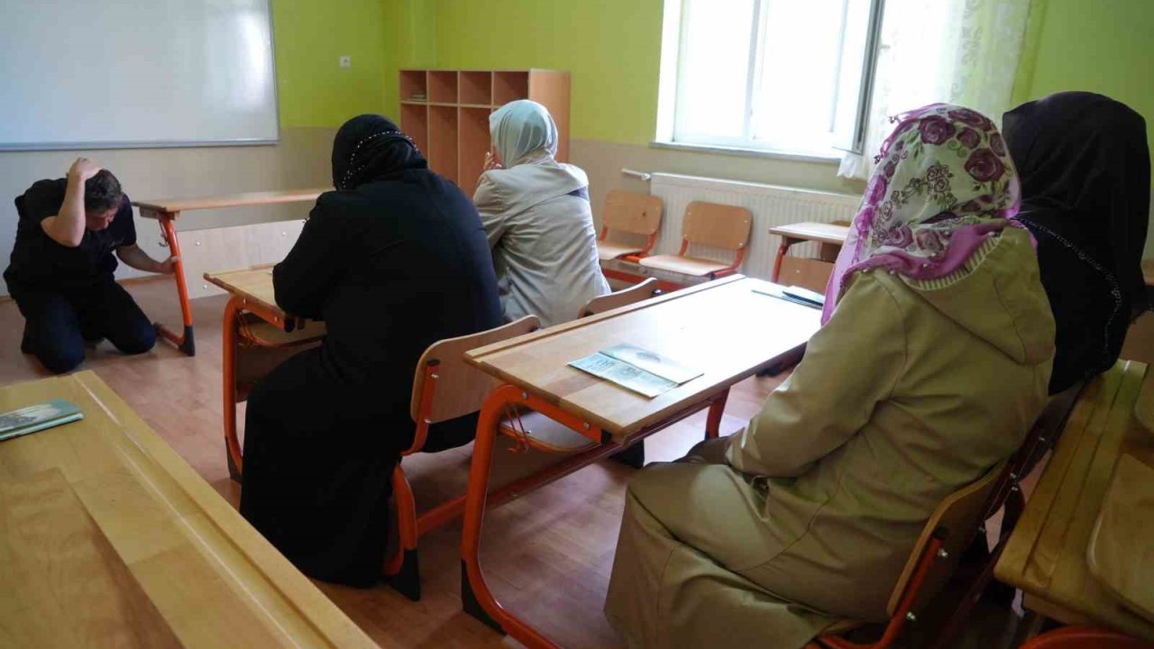 Önce öğrendiler sonra çevrelerine anlatacaklar: Demirözü’nde vatandaşlara afet ve çevre bilgilendirmesi