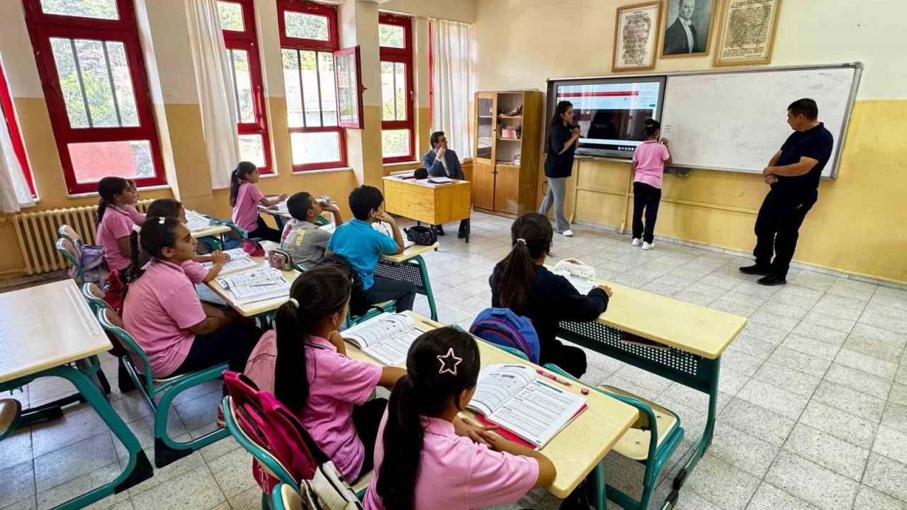 Kaymakam Sözen, öğrenciler ve öğretmenlerle bir araya geldi