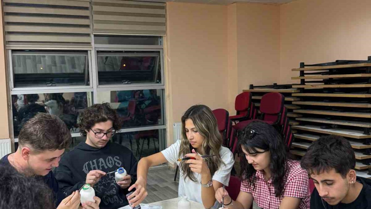 Gençler sanatla üretiyor, yeteneklerini geliştiriyor