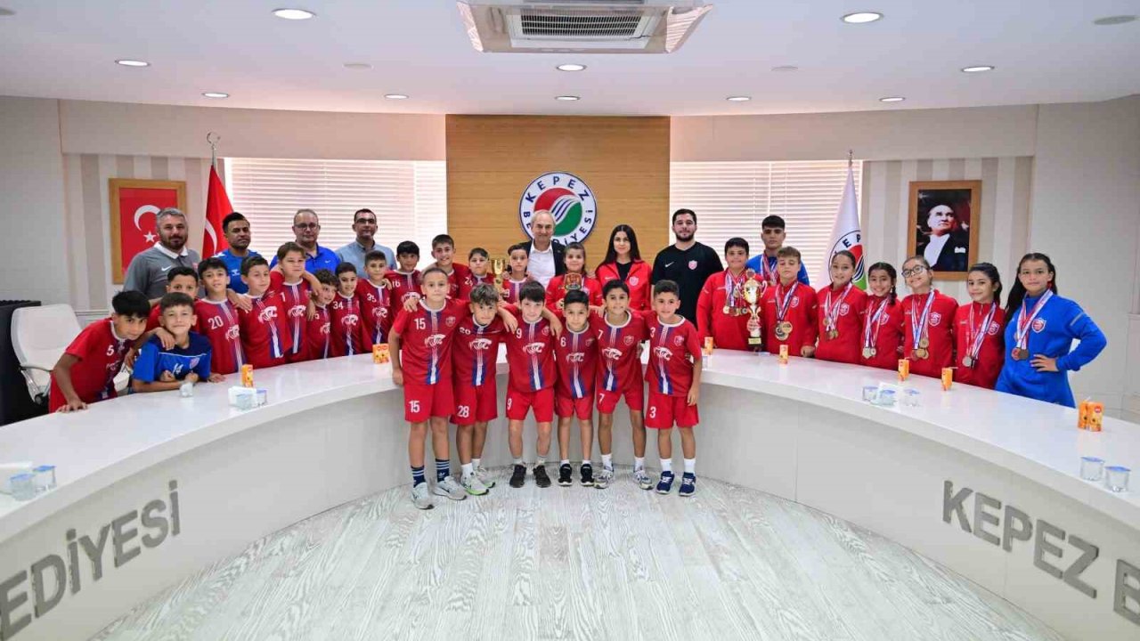 Kocagöz, genç şampiyonları ağırladı