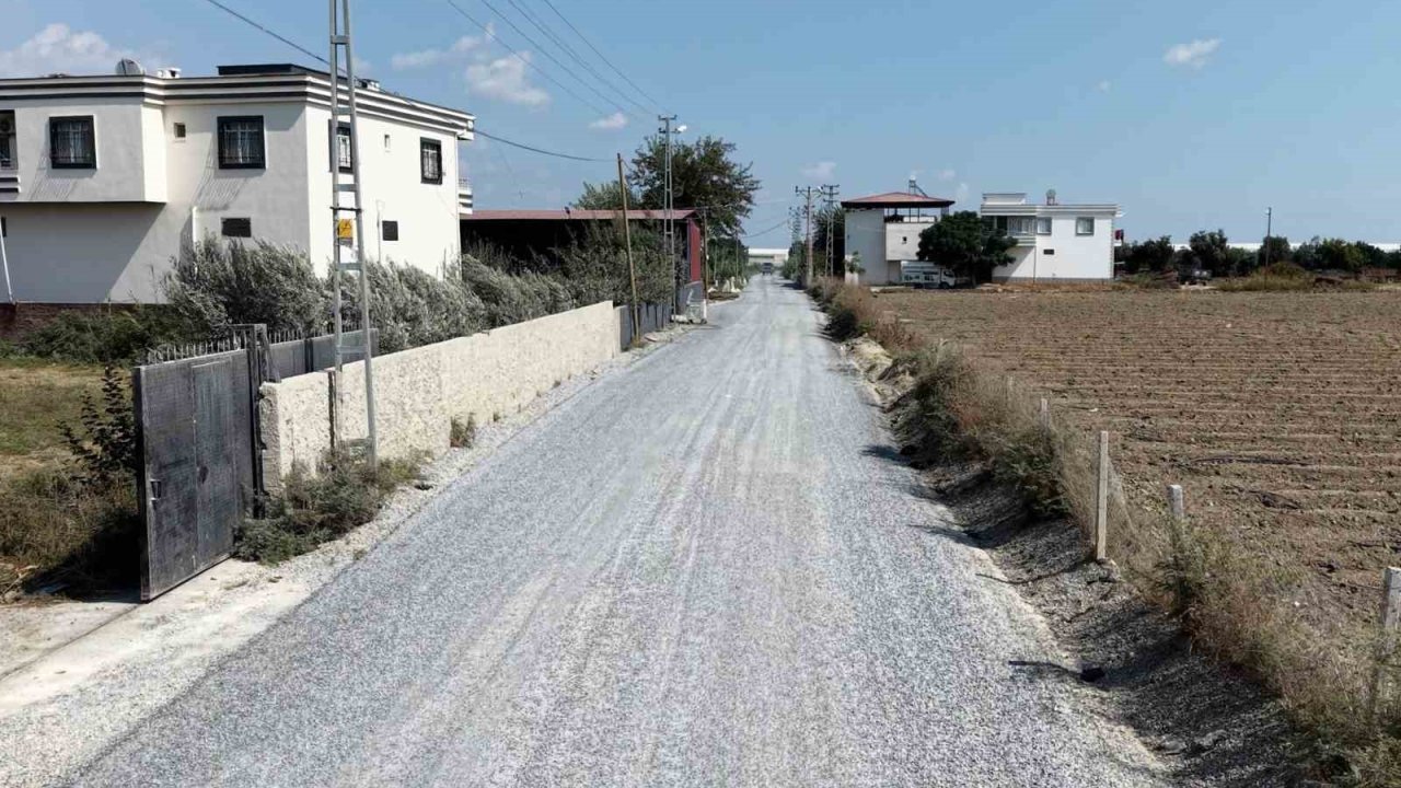 Tarsus’ta tarımsal ulaşım için 4 bin 200 metrelik yol yenilendi