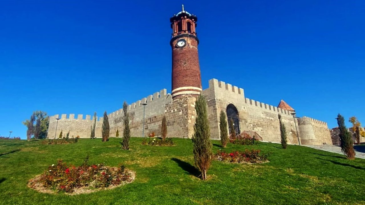 Erzurum’da tarihi Saat Kulesi geçici ziyarete kapatılıyor