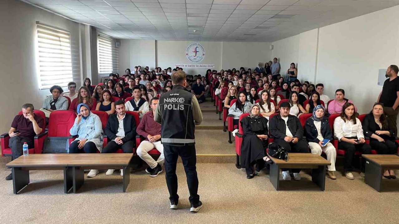 Afyonkarahisar’da üniversite öğrencilerine ‘Narko Gençlik’ eğitimi