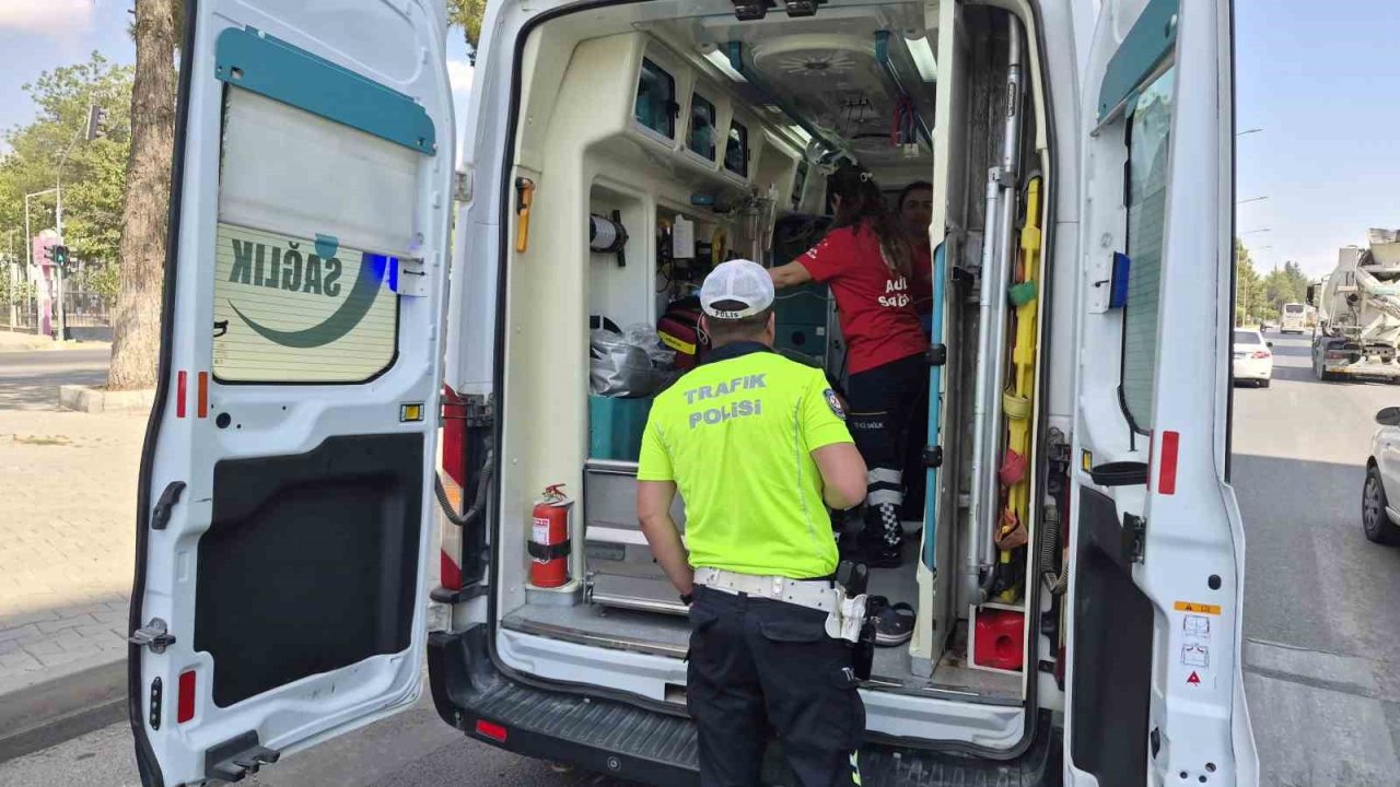 Adıyaman’da otomobil ile hafif ticari araç çarpıştı: 1 yaralı