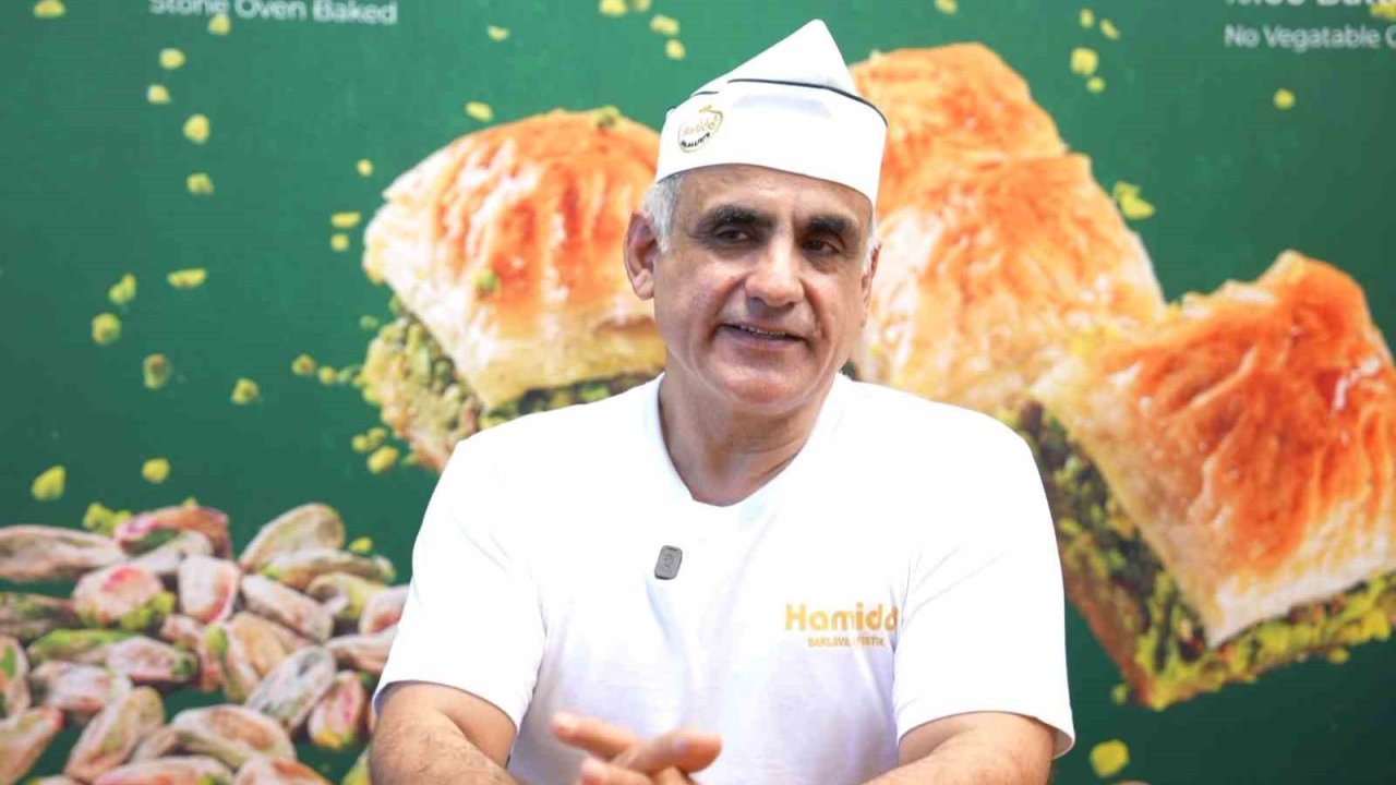 Amerikan aksanıyla Gaziantep baklavasını anlattı, sosyal medyayı salladı