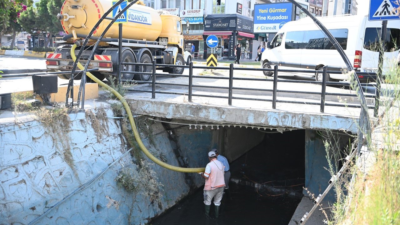 Kuşadası’nda Damlacık Deresi temizlendi