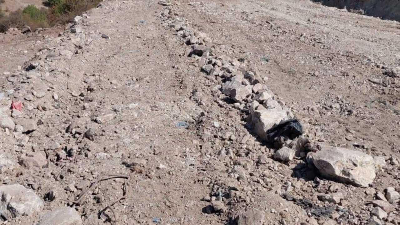 Kaya düşmeleri ve heyelan sonrası yeni yol yapılıyor