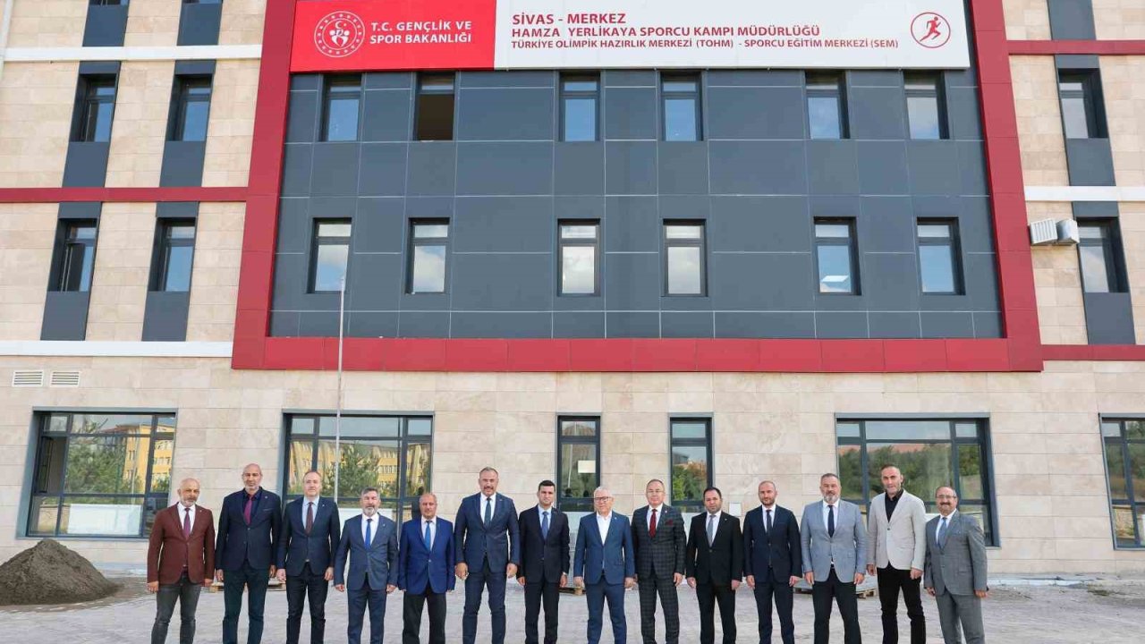 Sivas Valisi Şimşek, devam eden çalışmalarda incelemelerde bulundu