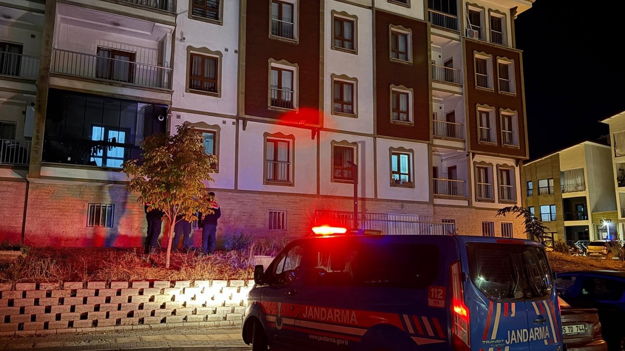 Dengesini kaybeden 17 yaşındaki kız 3. kattan yere düştü